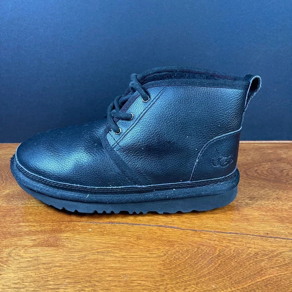 UGG Kids 2 Black‎ Neumel Chukka Boots Leather Lace Up Sherpa Lined
